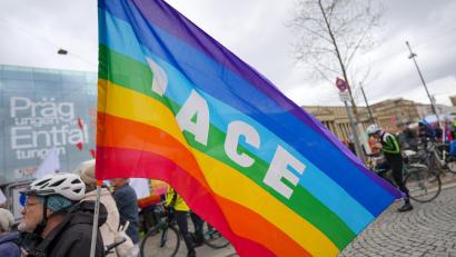 Bild: Enrique Kaczor/dpa
Insgesamt gab es in mehr als 100 Orten bundesweit Demonstrationen.