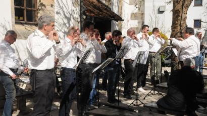 Bild: ge
Strahlender Sonnenschein und klasse Musik vom Spielmannszug aus Eschweiler – da konnte man es aushalten im Kreuzerwirt-Spitalgarten.