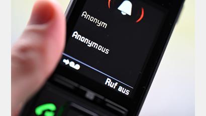 Symbolbild: Wolf von Dewitz/dpa-Zentralbild/dpa-tmn
Polizei warnt vor Callcenter-Betrügern in Schwandorf und Wackersdorf. Täter geben sich als Polizisten aus.