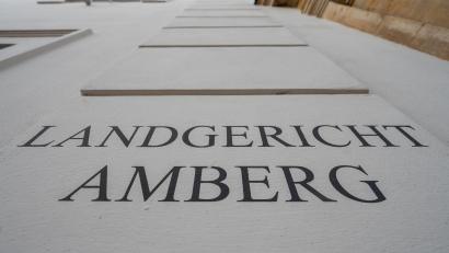 Symbolbild: Armin Weigel
Am Landgericht Amberg wurde eine Unfallflucht beim Bahnhof Schwandorf verhandelt, die keine war.