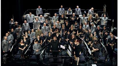 Bild: Lothar Prechtl/exb 
Die konzertante Aufführung symphonischer Blasmusik, Unterhaltungsmusik und die Pflege der Militärmusik liegen den rund 60 Musikerinnen und Musikern des Reservistenmusikzugs um ihren Dirigenten Thomas Prechtl besonders am Herzen.