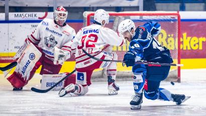Bild: Tobias Neubert
Alex-Olivier Voyer (rechts) jubelt auch in der kommenden Saison im Trikot der Blue Devils Weiden.