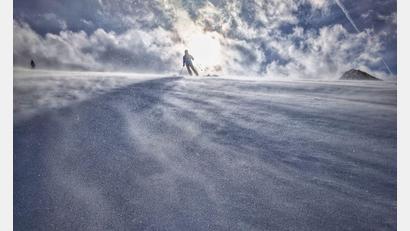 Bild: Sachelle Babbar/ZUMA Press Wire/dpa
Der Skifahrer war zu Fuß zu einem Gipfel aufgestiegen. (Symbolbild)