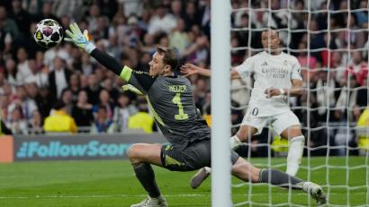 Bild: Bernat Armangue/AP/dpa
Manuel Neuer verlor nur ein Duell gegen Kylian Mbappé.