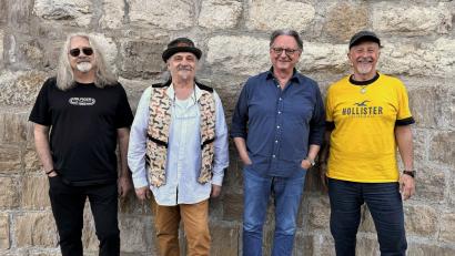 Bild: Rad Gumbo/exb
Der Kabarettist Günter Grünwald (Zweiter von rechts) spielt in der Band Rad Gumbo Sologitarre.