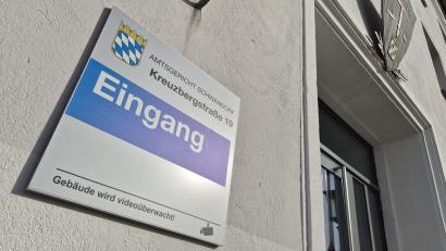 Archivbild: Hösamer
Am Amtsgericht in Schwandorf läuft der Prozess gegen einen Autofahrer. Er soll für eine Prügelattacke auf einen Radfahrer in Burglengenfeld verantwortlich sein.