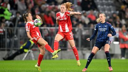 Bild: Jens Niering/dpa
Stine Ballisager (M) zeigt vollen Einsatz für den FC Bayern. (Archivbild)