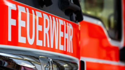 Symbolbild: Soeren Stache/dpa
Feuerwehrleute konnten die Flammen löschen.