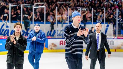 Bild: Elke Englmaier
Felix Noack (Zweiter von rechts) soll vor einem Wechsel zu den Adler Mannheim stehen.