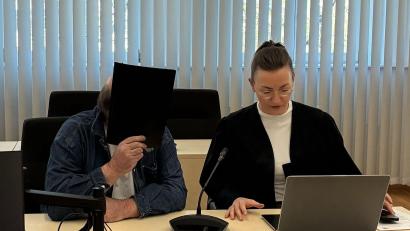 Bild: Marie Frech/dpa
Über Jahre soll der Angeklagte unter anderem seine Stieftochter sexuell missbraucht haben.
