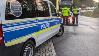 Bild: Bundespolizei
Bei Grenzkontrollen auf der A6 haben Beamte der Bundespolizeiinspektion Waidhaus am Dienstagmorgen (7. April) einen 19-jährigen Mann festgenommen.