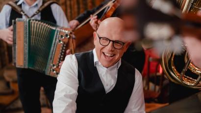 Bild: Jan Saurer/exb
Moderator, Erfinder und Gesicht der "Brettl-Spitzen", Jürgen Kirner.