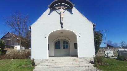 Bild: amö
Die Stufen vor dem Leichenhaus sollen erneuert werden.