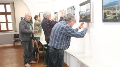 Bild: pi
Mitglieder des Fotoclubs Pleystein hängen sich voll ins Zeug.