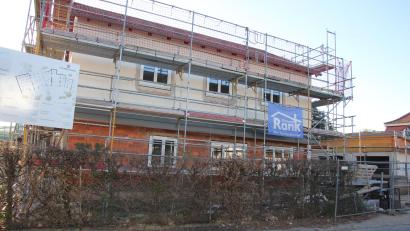 Bild: Konrad Rosner
Die Bauarbeiten für das "Soziale Zentrum" in Krummennaab gehen zügig weiter. Zahlreiche Gewerke sind vergeben worden.