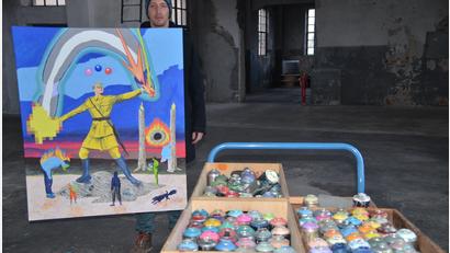 Bild: ak
Künstler Felix Pensel zeigt ein neues Werk.