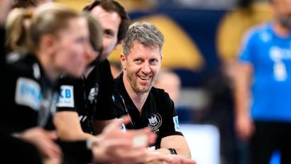 Bild: Marco Wolf/dpa
Markus Gaugisch hat mit den deutschen Handballerinnen eine gute Entwicklung hingelegt. (Archivbild)