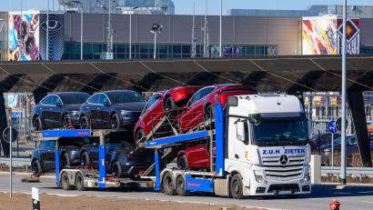 Bild: Patrick Pleul/dpa
Die Nachfrage nach Teslas E-Autos hat im März in Deutschland wieder deutlich zugelegt. (Archivbild)