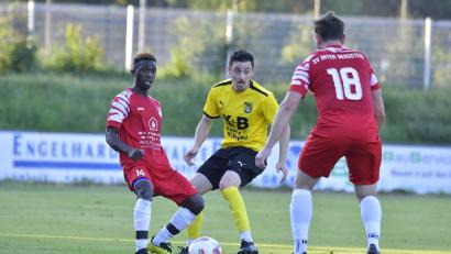 Archivbild: Hubert Ziegler
Daouda Barry (links) wechselt im Sommer zum 1. FC Schlicht.
