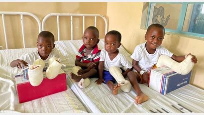 Bild: Aktion Feuerkinder
Kleine Patienten auf der Kinderstation des Nkoaranga-Hospitals.