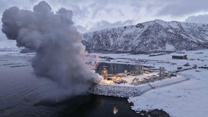 Bild: -/Isar Aerospace/dpa
Die Vorbereitungen zum zweiten Testflug am Weltraumbahnhof in Norwegen. (Handout)