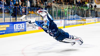 Bild: Elke Englmaier
Der fotografische Saisonrückblick der Blue Devils Weiden der drei Standort-Fotografen Elke Englmaier, Tobias Neubert und Werner Moller.