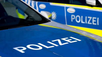 Bild: Sven Hoppe/dpa
Wer hat eine Metalltür in Burglengenfeld beschmiert? Die örtliche Polizei sucht den Täter.