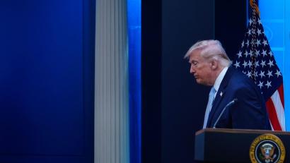 Bild: Julia Demaree Nikhinson/AP/dpa
Es gibt nach wie vor zentrale Probleme im Iran-Krieg, an deren Lösung Trump sich nun messen lassen muss. (Archivbild)