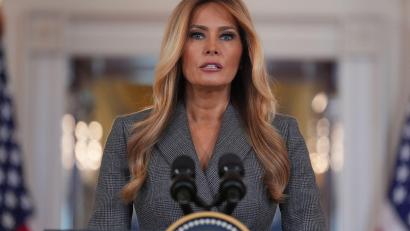 Bild: Jacquelyn Martin/AP/dpa
Melania Trump: „Ich war nie mit Epstein befreundet.“
