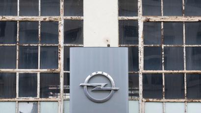 Bild: Boris Roessler/dpa
Der Mutterkonzern Stellantis schrumpft die Opel-Entwicklung weiter.