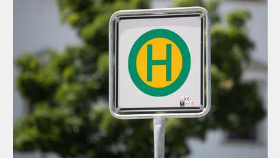 Symbolbild: Marijan Murat/dpa
Zwischen 17. und 24. April wird eine Bushaltestelle in Vilseck nicht angefahren.