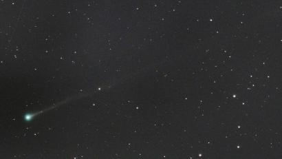 Bild: Uwe Pilz/Vereinigung der Sternfreunde/dpa
Dieser Komet mit dem Namen „C/2025 R3 (PANSTARRS)“ soll sich deutschlandweit in den frühen Morgenstunden bei klarer Sicht beobachten lassen.