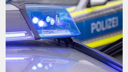 Bild: Daniel Karmann/dpa
Bei Ansbach gibt es einen Auffahrunfall mit vier Fahrzeugen und sechs Verletzten. (Symbolbild)