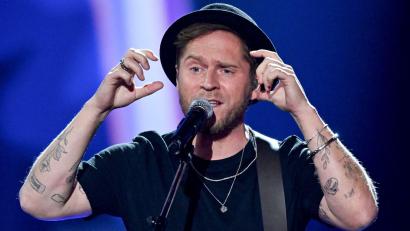 Bild: Hendrik Schmidt/dpa
Nach einer kurzen Auszeit steht Johannes Oerding bald wieder auf der Bühne. (Archivbild)