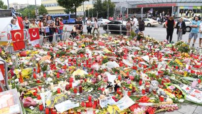 Bild: picture alliance / dpa
Neun Menschen wurden bei dem rassistischen Anschlag ermordet.