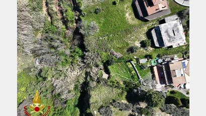 Bild: -/Vigili Del Fuoco/dpa
Unwetter mit heftigen Regenfällen haben die Erde Anfang der Woche in Süditalien wieder in Bewegung gesetzt.