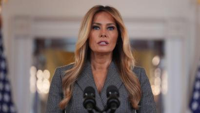 Bild: Jacquelyn Martin/AP/dpa
Melania Trump: „Ich war nie mit Epstein befreundet.“