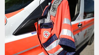 Bild: Patrick Seeger/dpa
Am Hauptbahnhof in Regensburg griff ein Schaulustiger bei einem Rettungseinsatz mehrere Beamte an. (Symbolfoto)