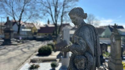 Bild: ck
Nach acht Jahren muss die Stadt Vohenstrauß die Gebühren für den städtischen Friedhof erhöhen.