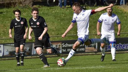 Bild: Hans Mark
Der SV Diendorf (weiß) möchte im Kellerduell gegen Dieterskirchen endlich wieder punkten.