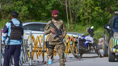 Bild: Anjum Naveed/AP/dpa
Unter hohen Sicherheitsvorkehrungen sollen Gespräche zwischen Vertretern der USA und des Irans in der pakistanischen Hauptstadt Islamabad beginnen.