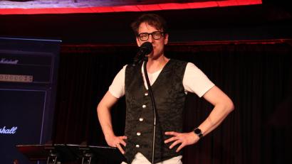 Bild: Hans Prem
Der Musikkabarettist und Comedian Bewie Bauer präsentiert am Schafferhof rockiges Kabarett und Comedy mit bayerischen Originalen.