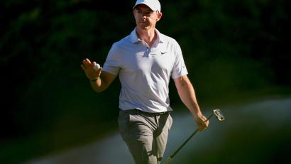 Bild: Matt Slocum/AP/dpa
Rory McIlroy steht beim Masters in August nach einer sensationellen Runde vor der Titelverteidigung.