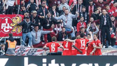 Bild: Andreas Gora/dpa
Die Pfälzer konnten kurz nach der Pause jubeln.