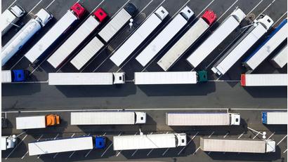 Bild: Arnulf Stoffel/dpa
Mehrere Verkehrsverbände sehen Versorgung, Mobilität und Arbeitsplätze gefährdet. (Symbolfoto)