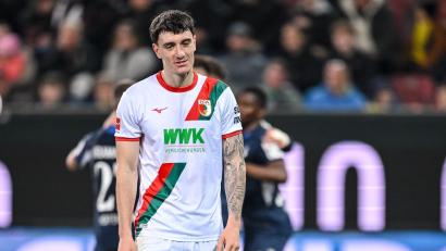 Bild: Harry Langer/dpa
Enttäuscht nach dem 2:2-Unentschieden: Augsburgs Cedric Zesiger.