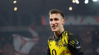 Bild: Soeren Stache/dpa
Nico Schlotterbeck hat seinen Vertrag bei Borussia Dortmund verlängert. (Archivbild)