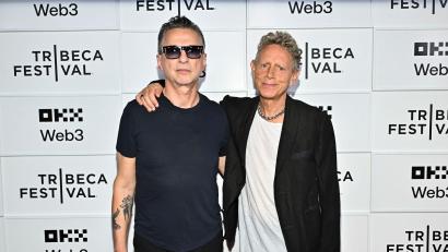 Bild: Evan Agostini/Invision via AP/dpa
Dave Gahan (links) und Martin Gore sind zurück in den Charts - überraschenderweise mit einem alten Song. (Archivbild)