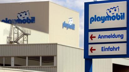 Bild: Alexander Rüsche/dpa
Das Playmobil-Werk in Dietenhofen, einziger Produktionsstandort in Deutschland für die Spielzeug-Figuren, soll planmäßig Ende Juni schließen. (Archivbild)