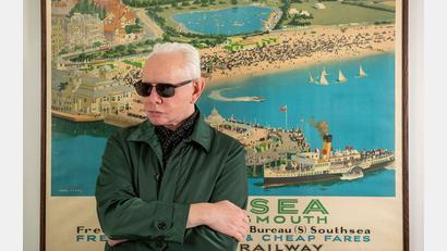 Bild: Frank Veronsky/earMusic/dpa
Auf "Hope And Fury" singt Joe Jackson, der in Portsmouth aufwuchs, über englische Küstenstädte.